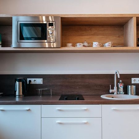 Stylish Latvian-Style Studio Apartment Near City Center, Parks, Cafes & Public Transit Рига Екстер'єр фото