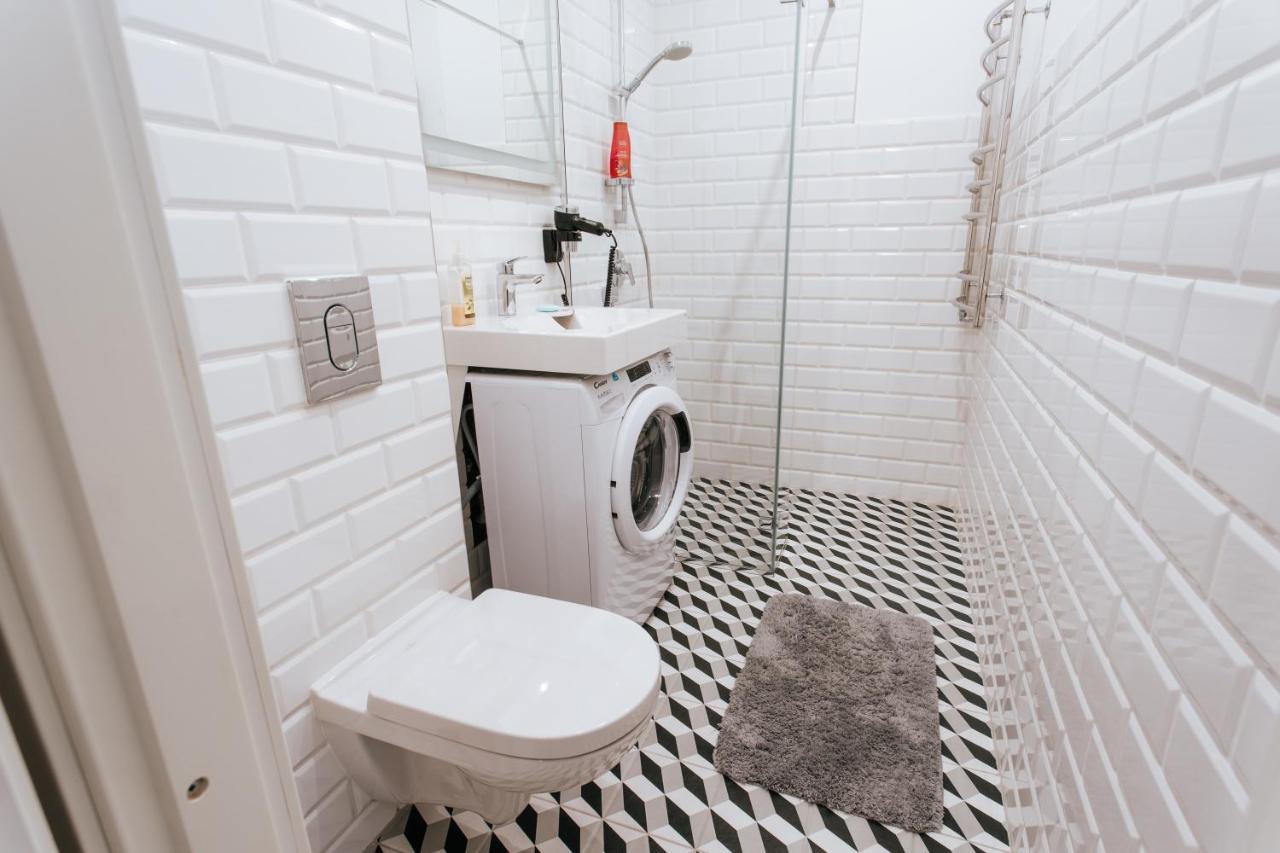 Stylish Latvian-Style Studio Apartment Near City Center, Parks, Cafes & Public Transit Рига Екстер'єр фото
